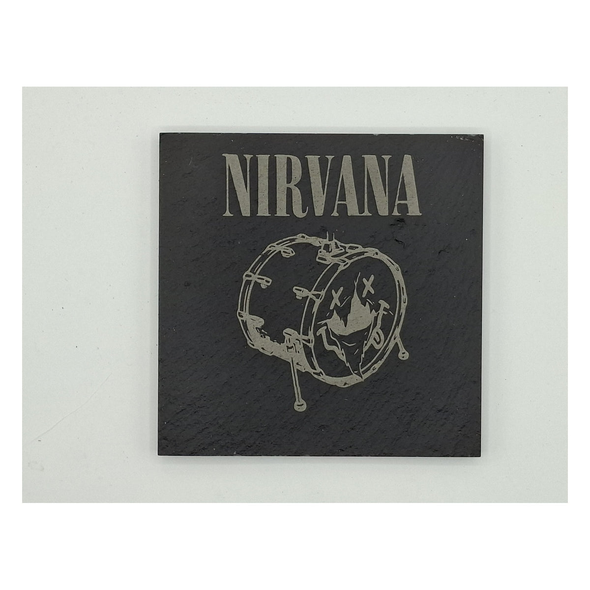 Sous-verre carré en ardoise gravée – Nirvana