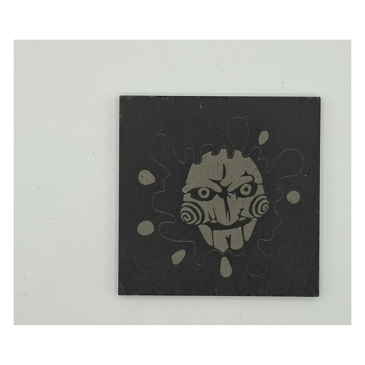Sous-verre carré en ardoise gravée – Saw – Billy