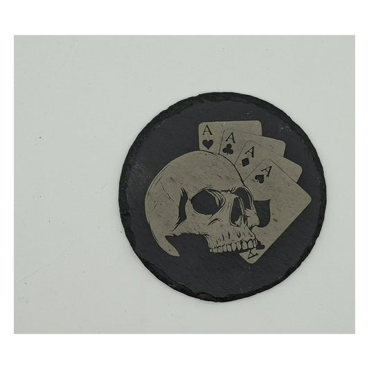 Sous-verre rond en ardoise gravée – Crâne & cartes