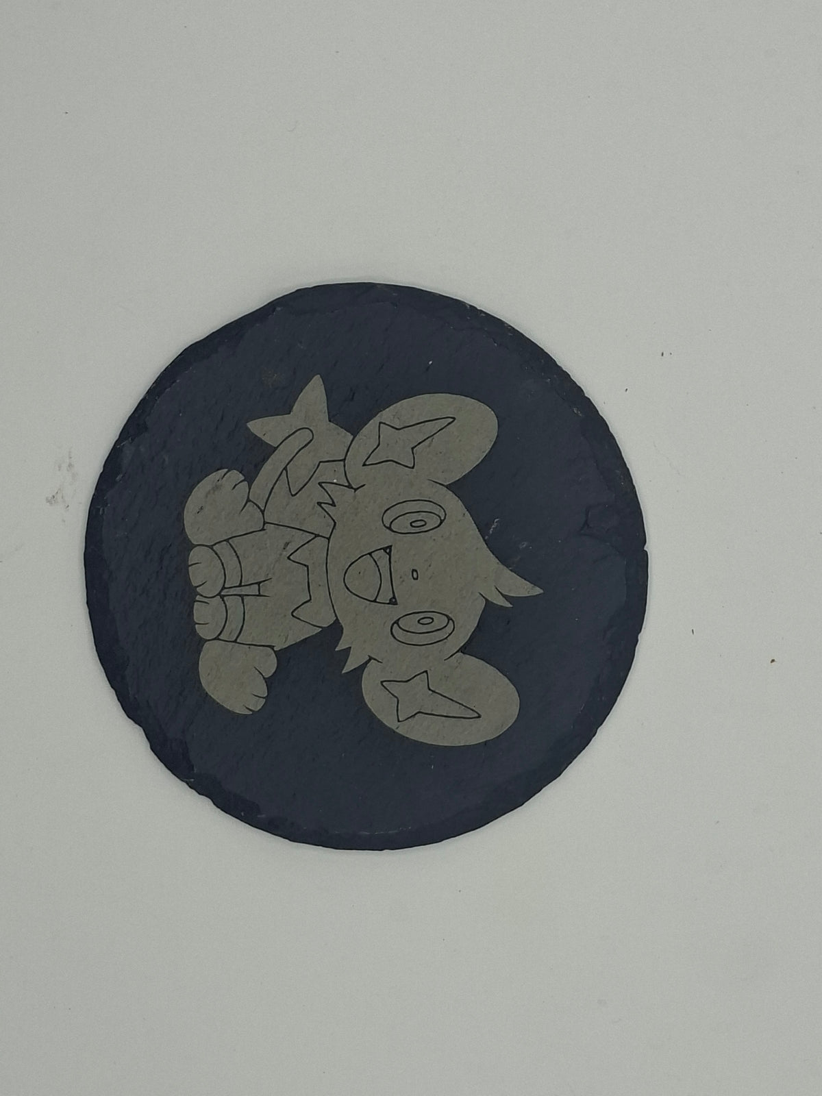 Sous-verre rond en ardoise gravée – Diddl