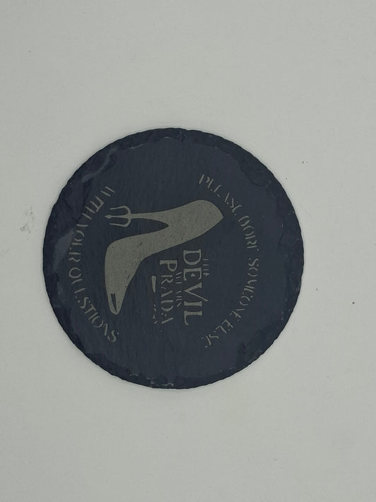 Sous-verre rond en ardoise gravée – Le Diable s'habille en Prada