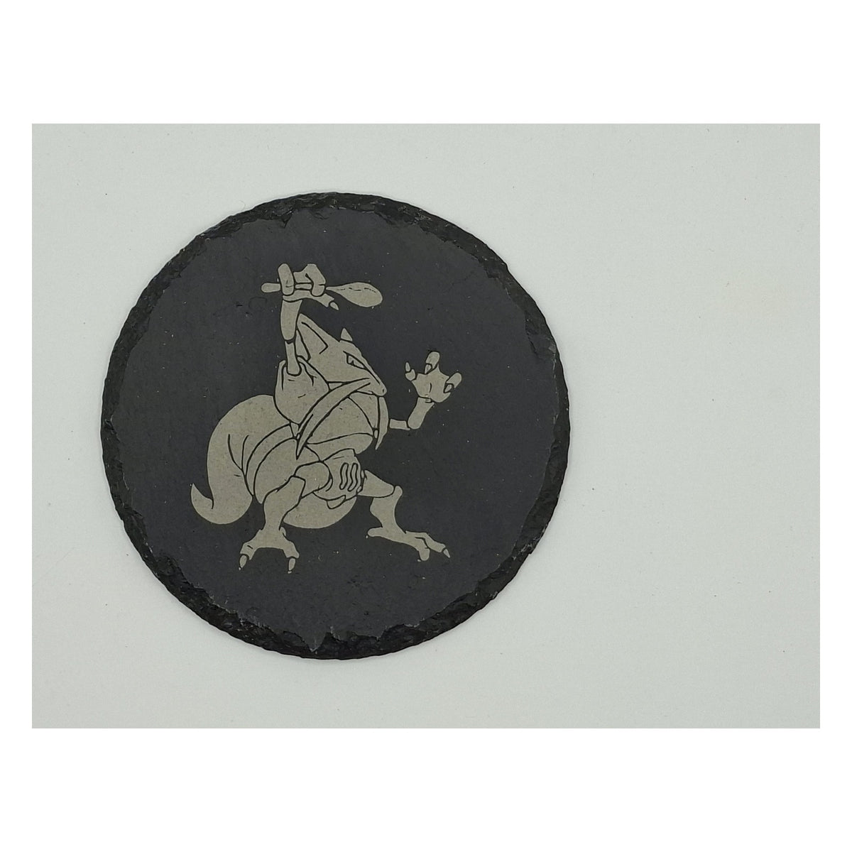 Sous-verre rond en ardoise gravée – Mulan – Mushu