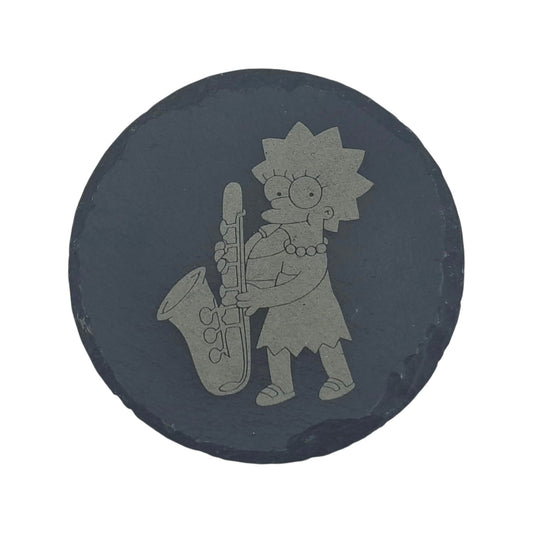 Sous-verre rond en ardoise gravée Lisa Simpson au saxophone – Created Artisan
